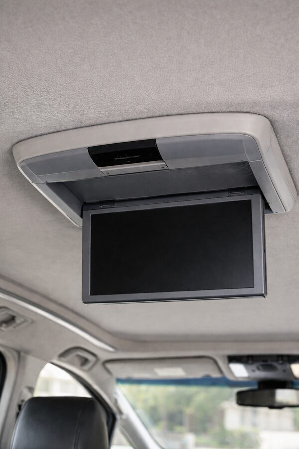 アルファードのフリップダウンモニター後付けにおける天井加工部分の仕上がり例